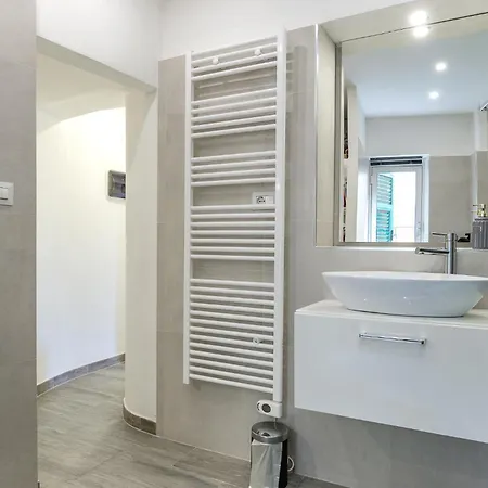 Apartment Sant'agata Bridge - Genovainrelax Genoa